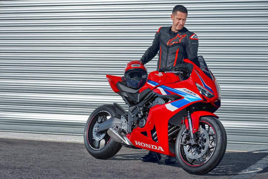 車訊｜5吋TFT、電子離合器搭載！2024 Honda CBR650R 海外大改款發表！ HYMMOTO.TW 車輛情報