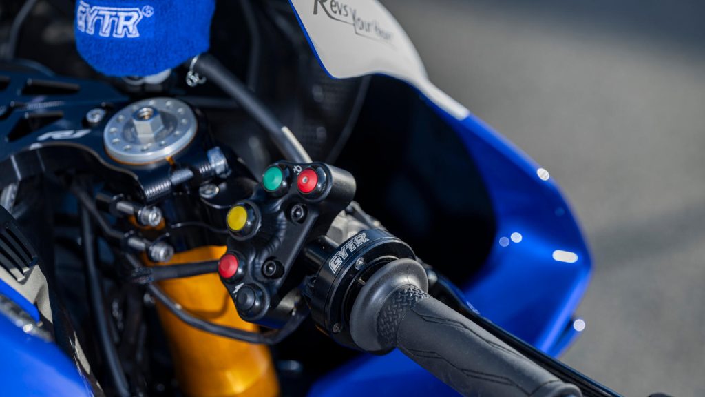 2025-Yamaha-YZF1000R1GYTR-EU-Detail-010-03